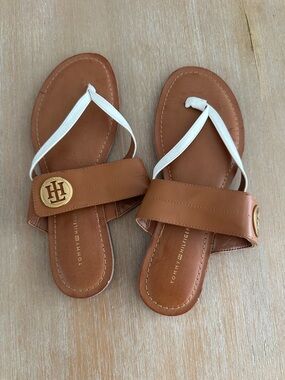 Tommy Hilfiger Tan and White Leather Slide Sandals with Gold Logo